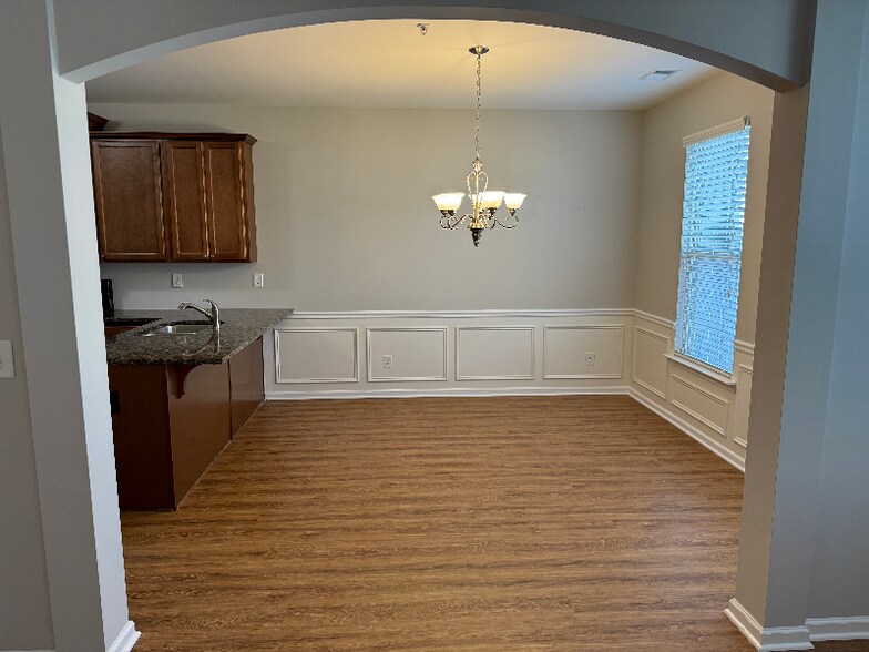 Building Photo - 3556 Village Enclave Ln