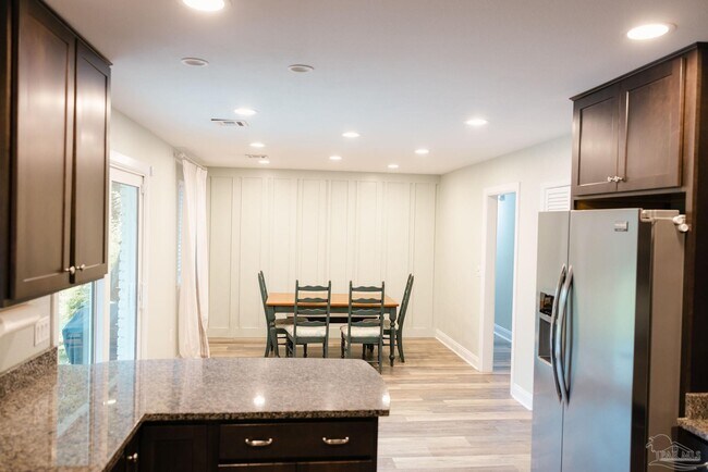 Building Photo - 5580 Homewood Rd