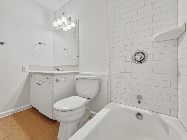 Building Photo - 3402 S Oak Dr