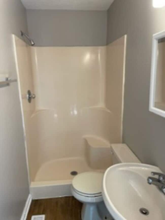Building Photo - Charming 3 BD 2 BA Home!