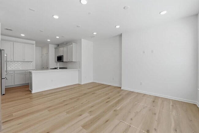 Building Photo - 400 Willow St