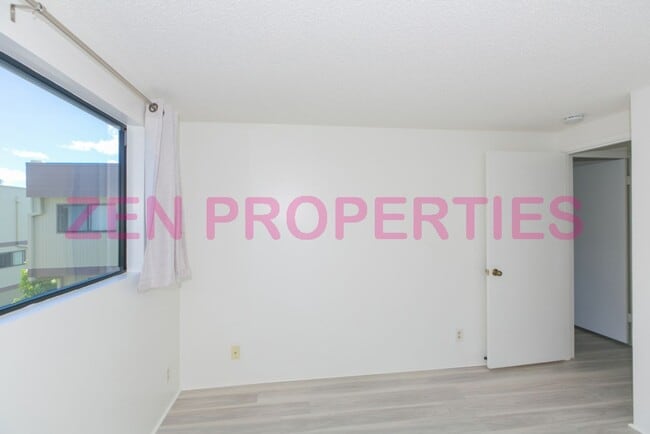 Building Photo - 3 bdrm/ 2.5 bath townhome for rent at Neho...