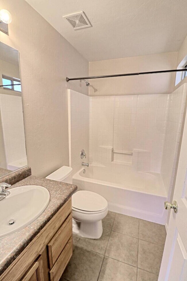 Building Photo - 50% OFF FIRST MONTH'S RENT!!!!!!!!!!!! Los Arroyos