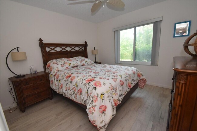 Building Photo - 1520 Pelican Point Dr