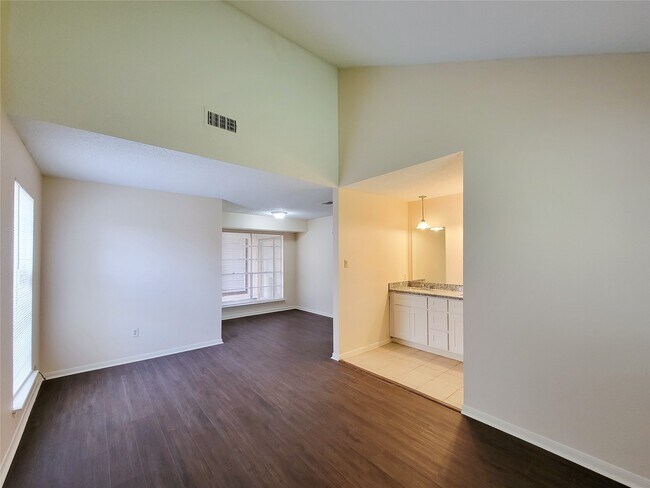 Building Photo - 1210 New Tree Ln