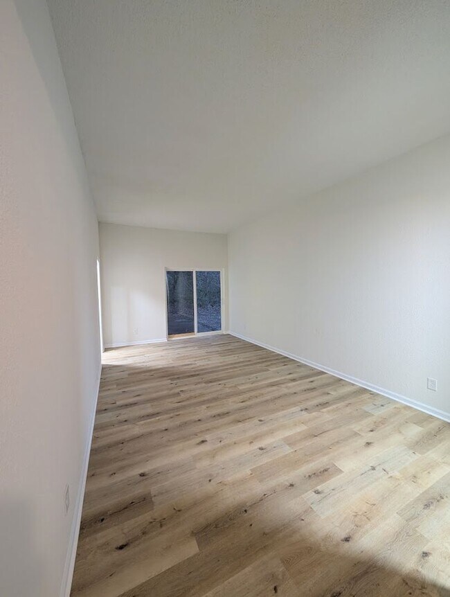 Building Photo - 3718 Fountain Ave