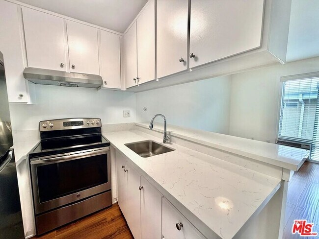 Building Photo - 5805 W 8th St