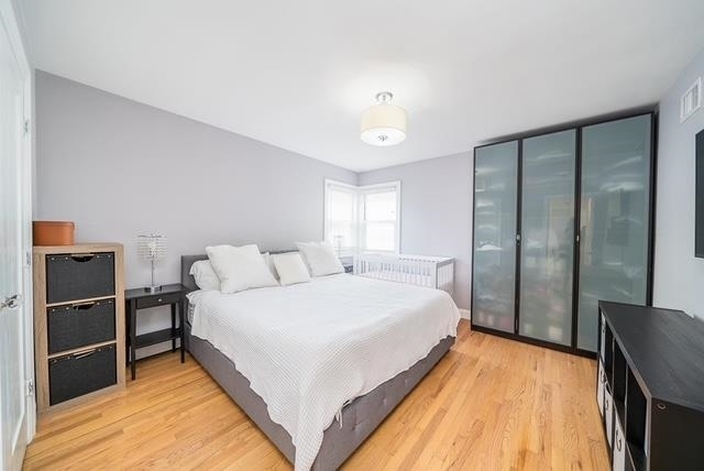 Building Photo - 25 Helen St