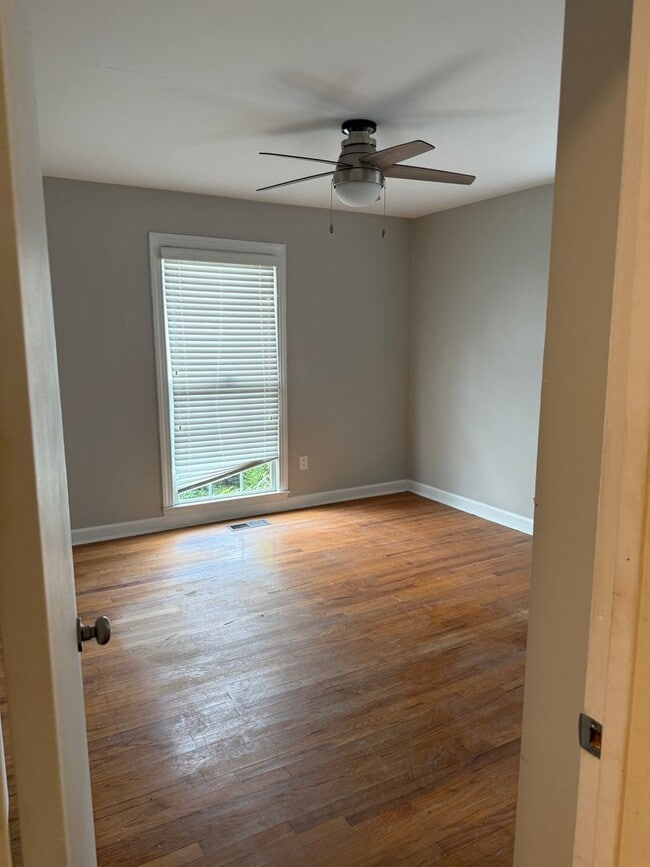 Building Photo - 115 S Rosewood Dr