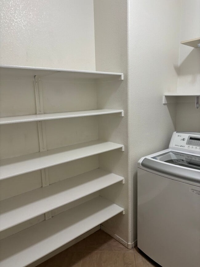 Building Photo - Wonderful single story rental in the heart of Summerlin