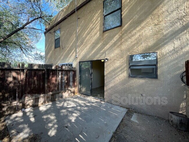 Building Photo - 420 Tennessee St NE