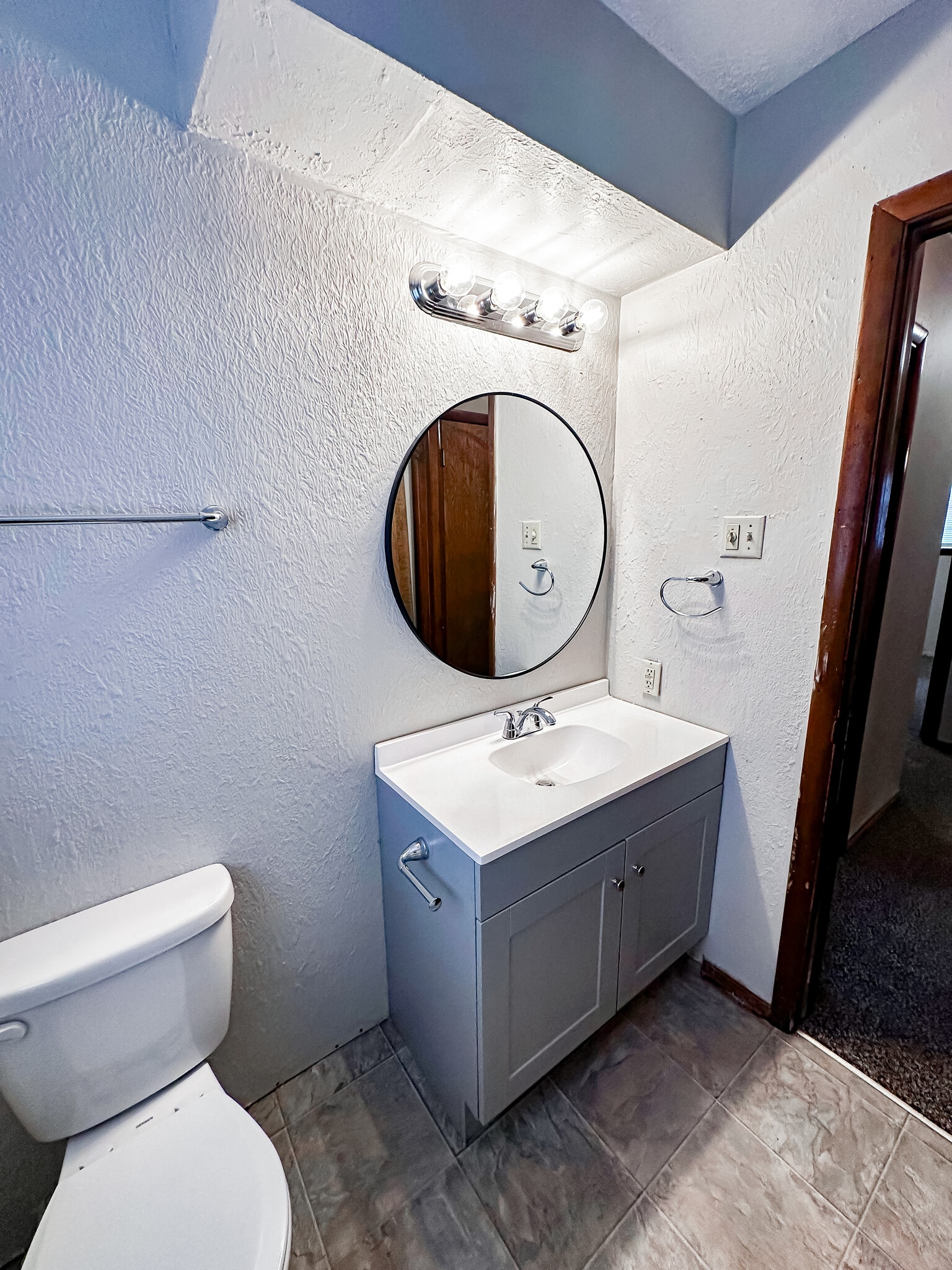 Building Photo - 6910 SW Forest Ave