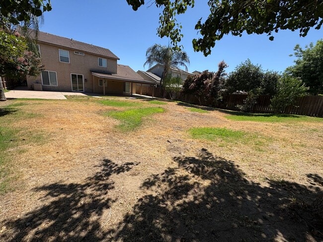 Building Photo - 2 Story Home Near Shopping Center Rent Ready!