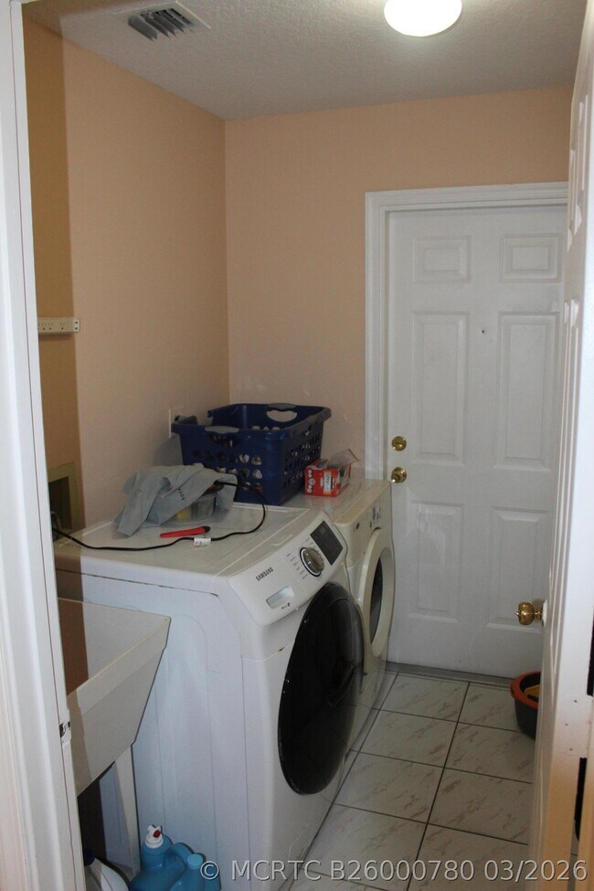 Building Photo - 13847 Geranium Pl