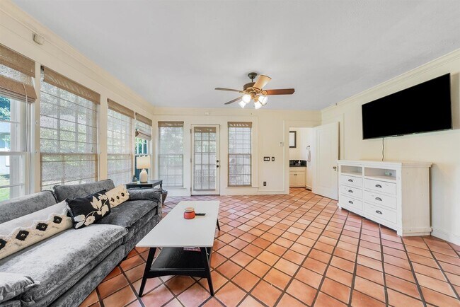 Building Photo - 1711 Stark Ave