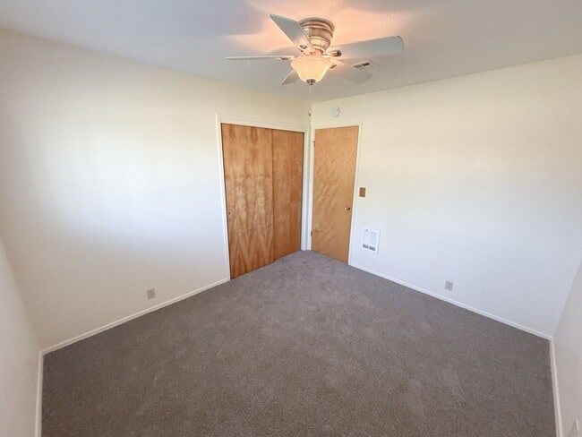 Building Photo - 3 Bedroom, 2.5 Bath House