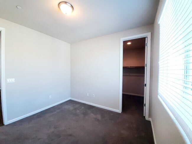 Building Photo - 618 Montage Cir