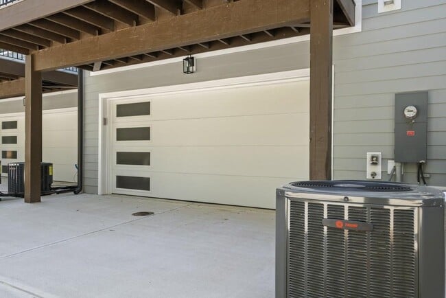 Building Photo - 161 Brush Creek Ct