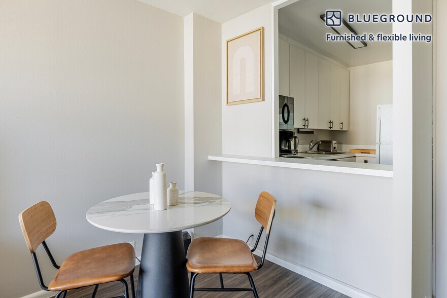 Building Photo - 3450 N Lake Shore Dr