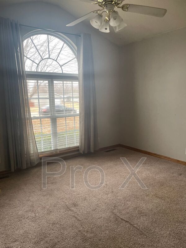 Building Photo - 808 Sheridan Ave