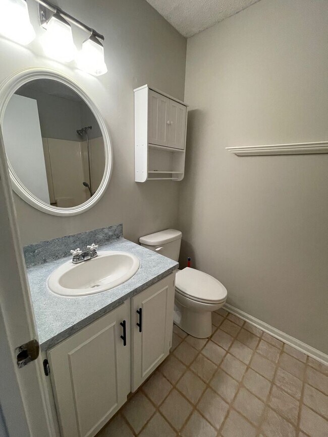 Building Photo - Charming 2 bedroom, 2 bath home in Lafayette!