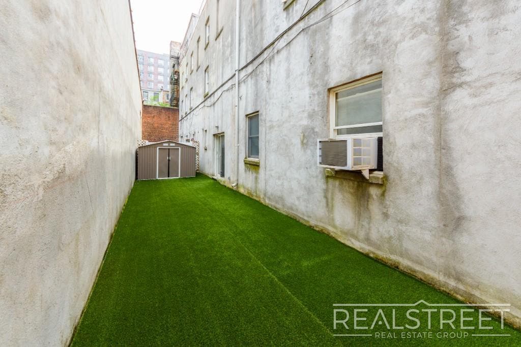 Building Photo - Spacious LOFT in Williamsburg with Private...