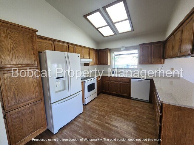 Building Photo - 1740 Cedarwood Dr