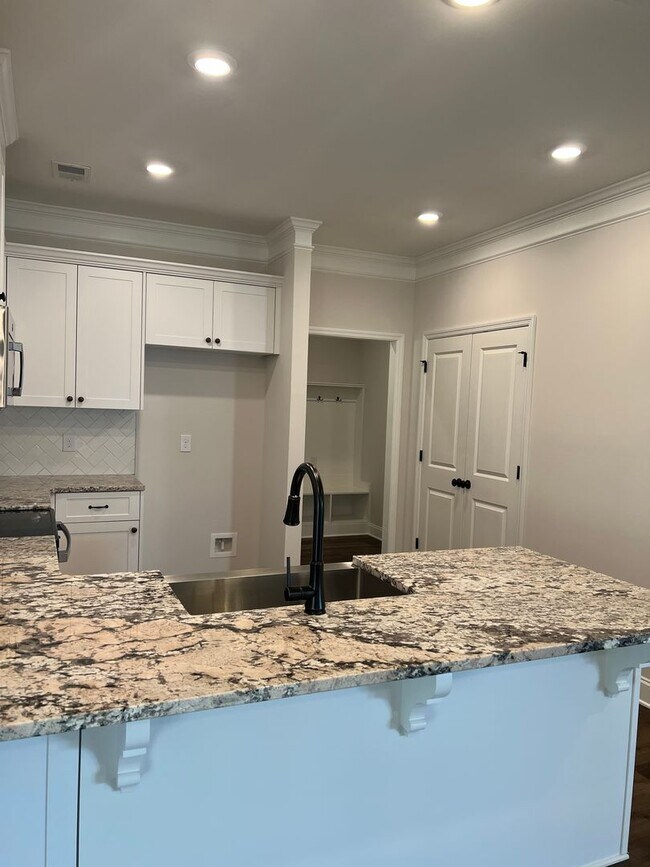 Building Photo - *** COMING SOON! *** Exquisite Rental Home Features 4 Beds, 2.5 Baths in John's Landing!