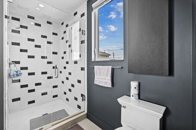 Building Photo - Monthly rental for Season , ( min 4 months)