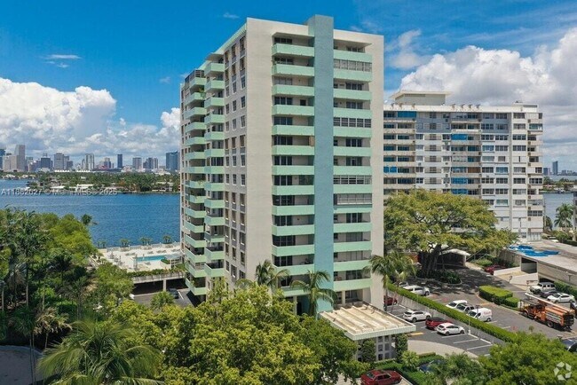 Building Photo - 5 Island Ave