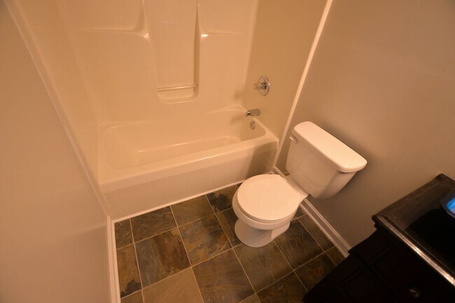 Building Photo - Cozy 3-Bedroom Near Greensboro Coliseum