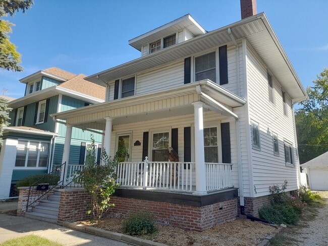 Building Photo - 1118 N Elmwood Ave