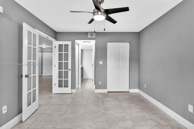 Building Photo - 2880 N Oakland Forest Dr