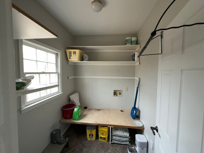 Building Photo - 2845 Stratfield Ct