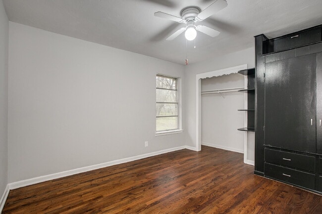 Building Photo - $1,000 Move In Special – First Month with 18 Month Lease