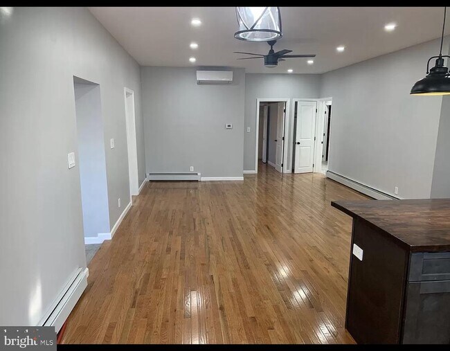Building Photo - 67 Syringa St