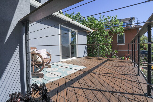 Building Photo - 2658 Mira Vista Dr