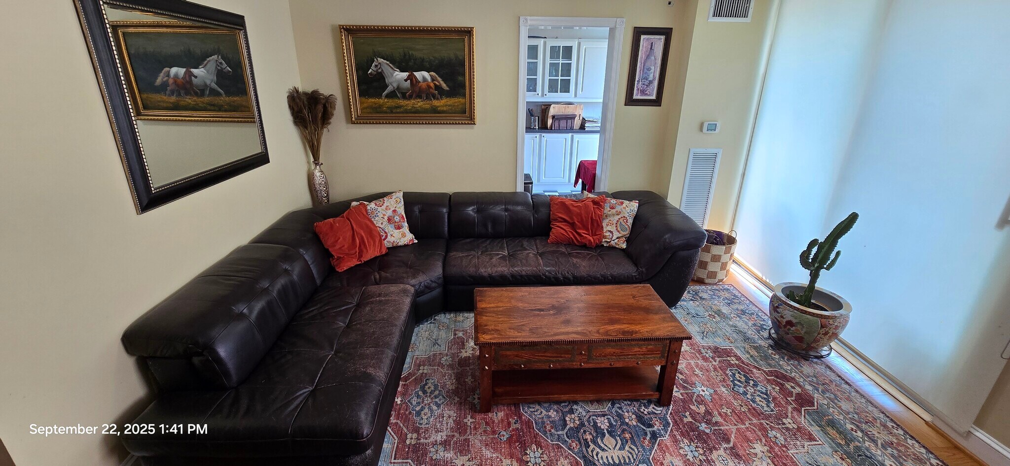 Living room - 501 Slaters Ln