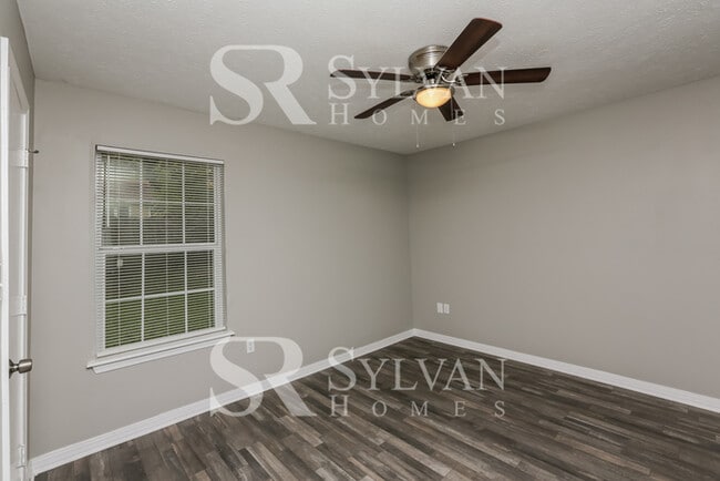 Building Photo - Remarkable Value. Unbeatable Location!