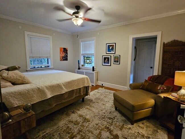 Master bedroom, attached en-suite and walk-in closet - 4405 W Franklin St