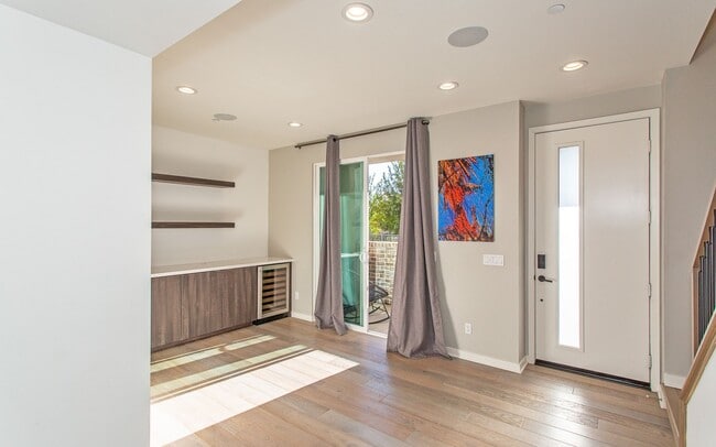 Building Photo - Beautiful contemporary design home in Bressi Ranch!