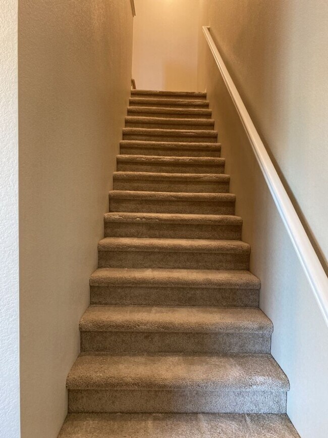 Building Photo - Beautiful Townhome 3-Bedroom / 2.5-Bath Near Walking Trail, Park