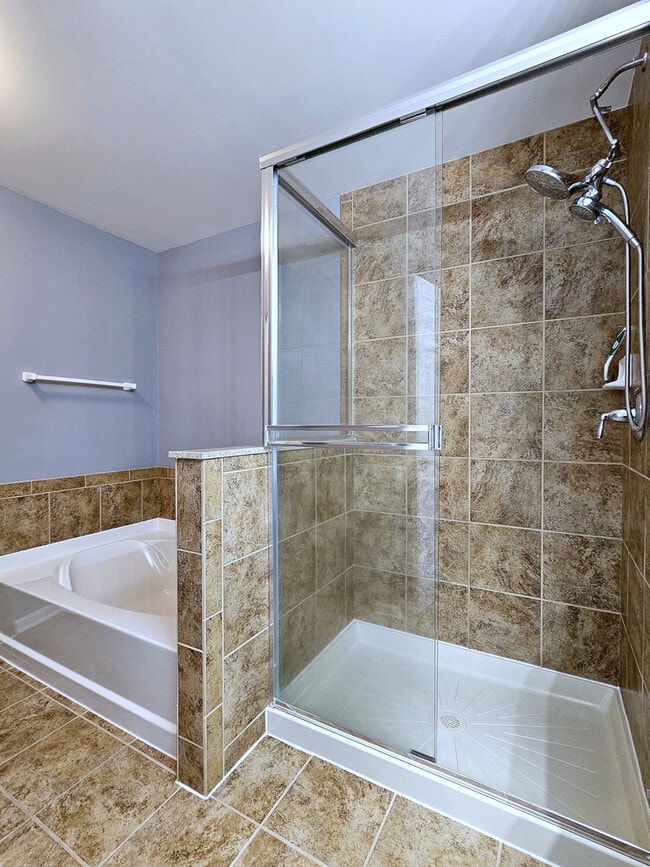 Building Photo - 464 Lancaster Dr