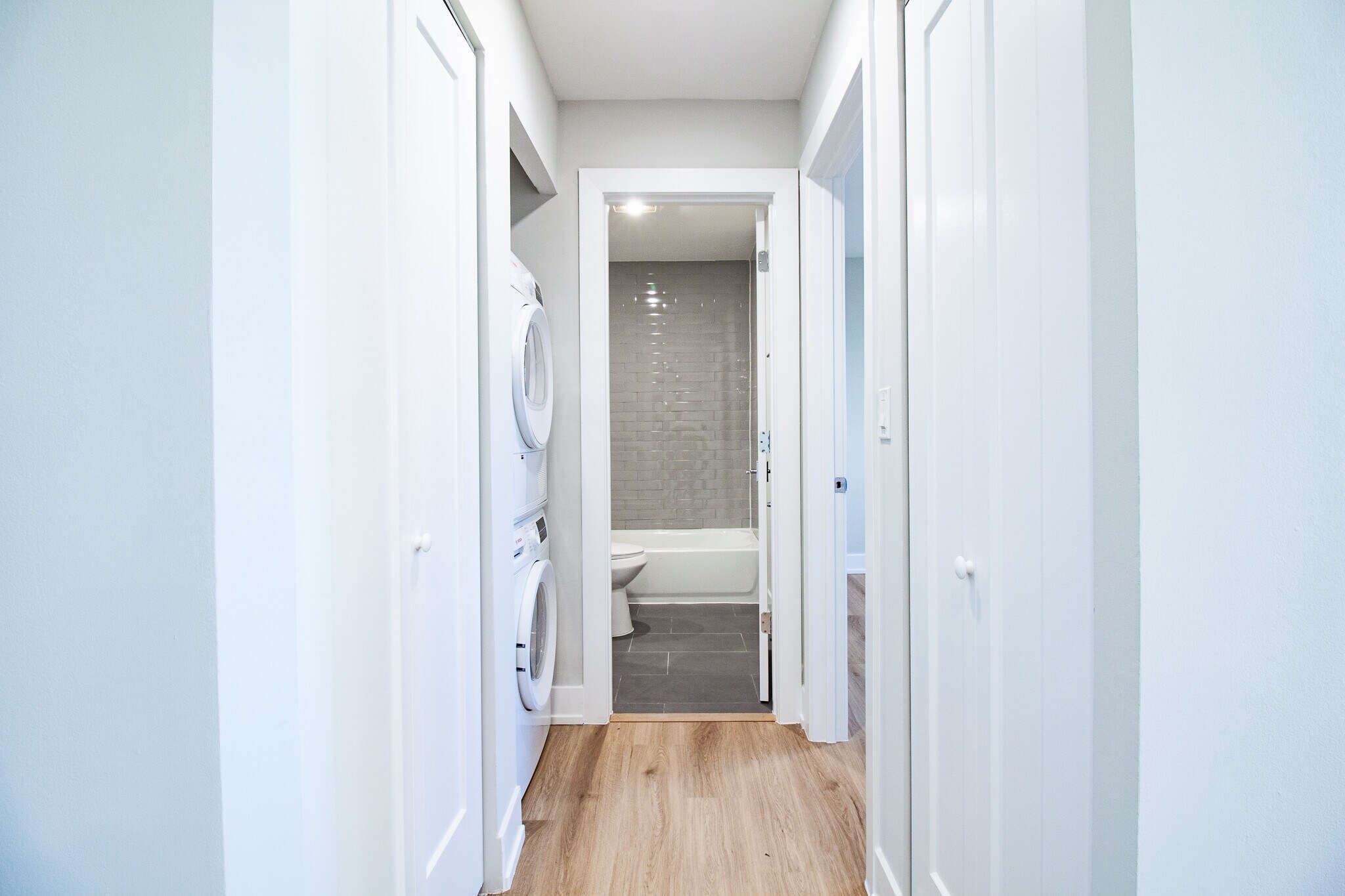 Building Photo - 520 W Aldine Ave