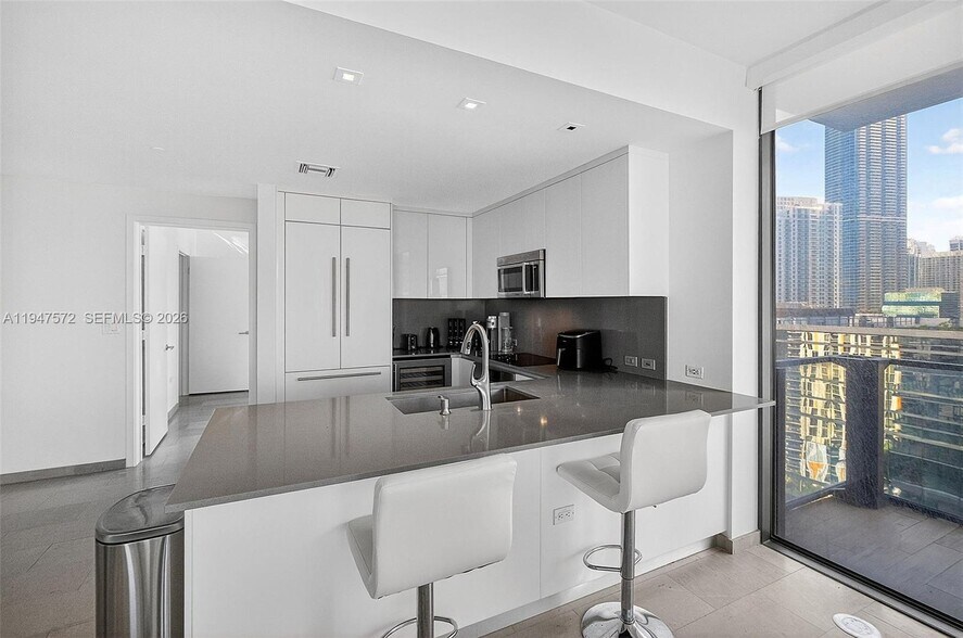 Building Photo - 68 SE 6th St