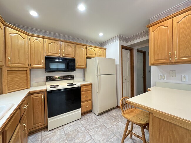 Building Photo - 2742 Pleasant View Dr