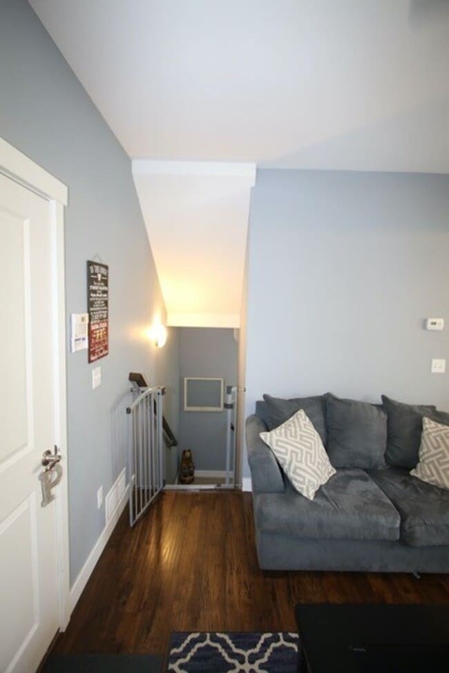 Building Photo - Modern and Spacious 4 Bedroom Condo in Eas...