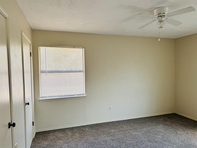 Building Photo - 912 Woodview Dr
