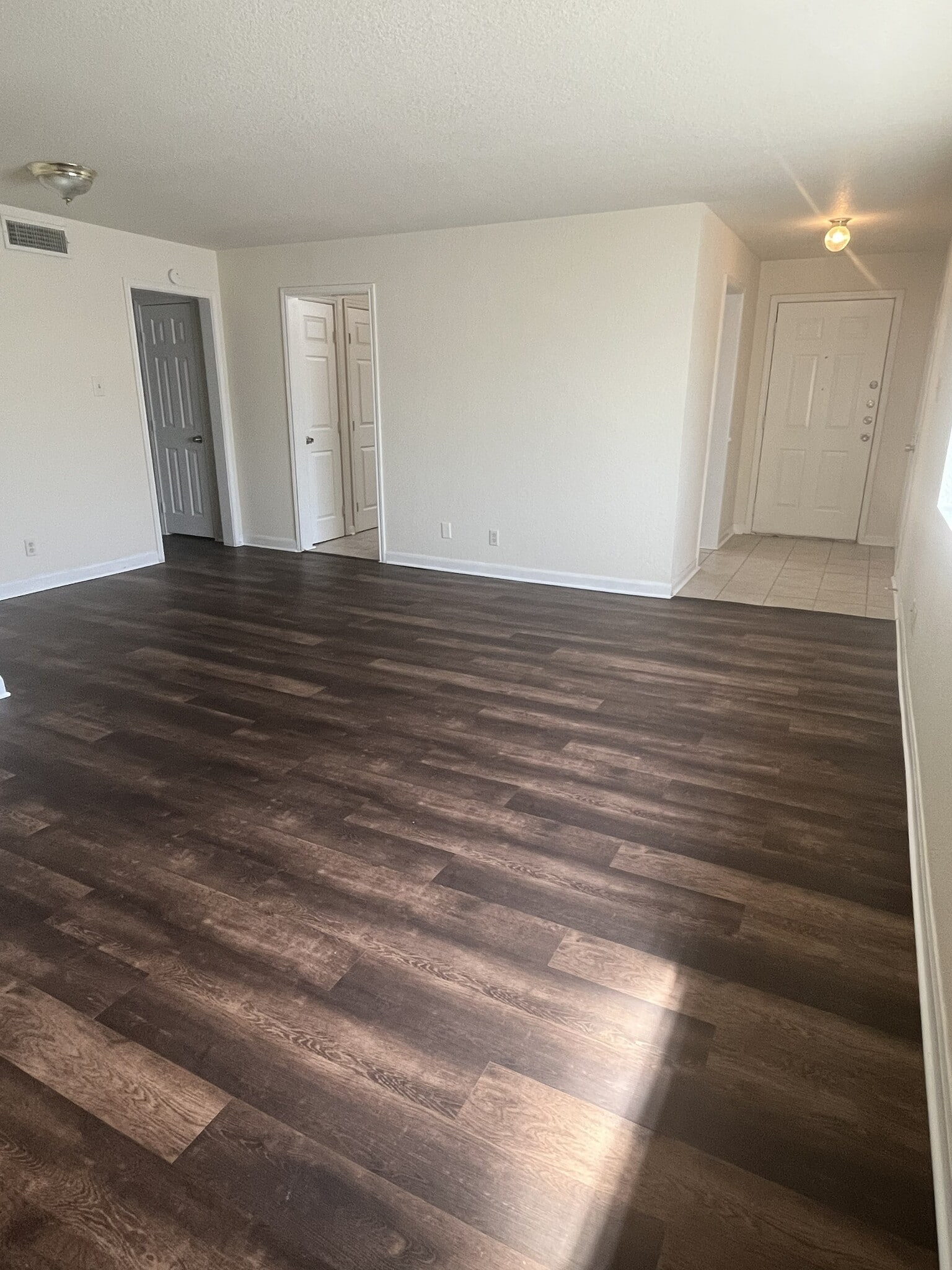 Building Photo - 1955 Camelot St