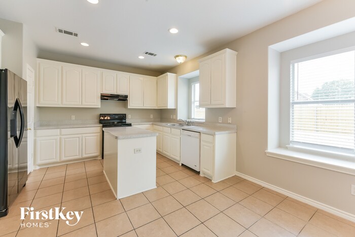 Building Photo - 5612 Eastwedge Dr